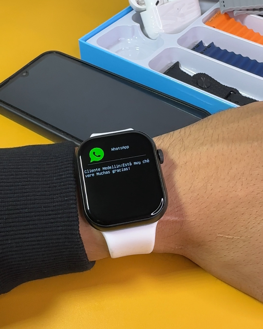 SmartWatch Con 7 Manillas y Audífonos